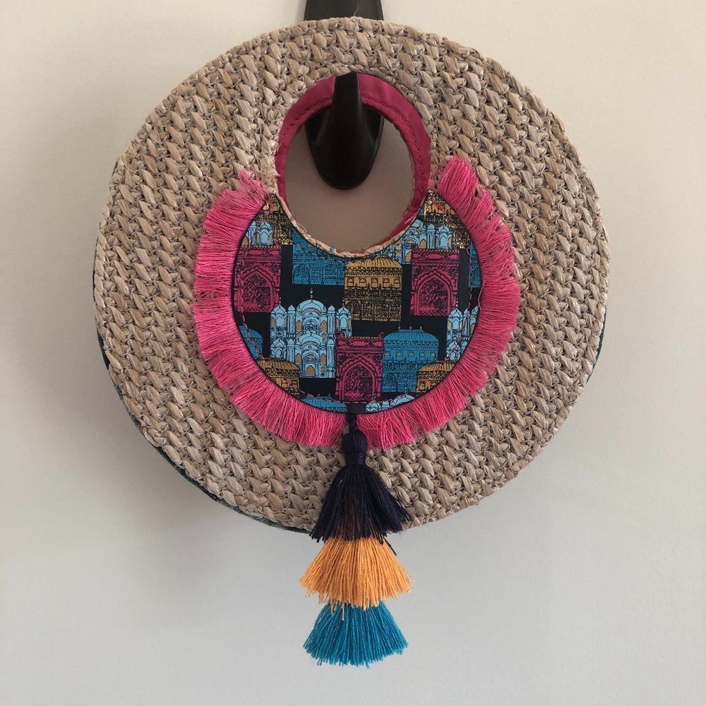 Colorful Round Straw Handbag EUC 7"